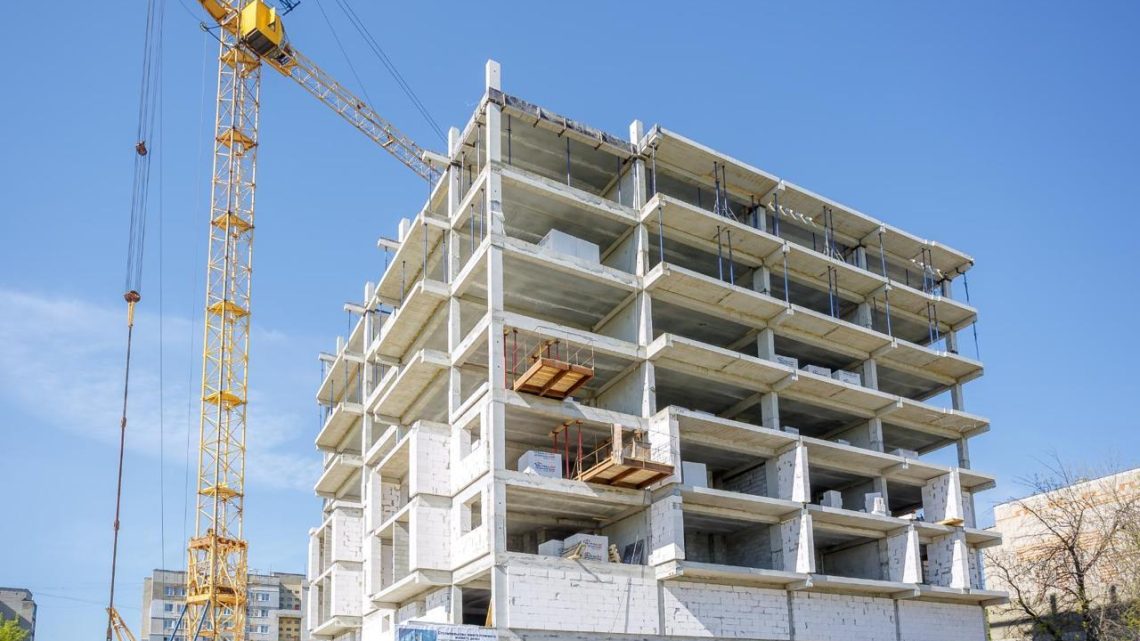 Монолитные перекрытия и плиты: особенности и преимущества